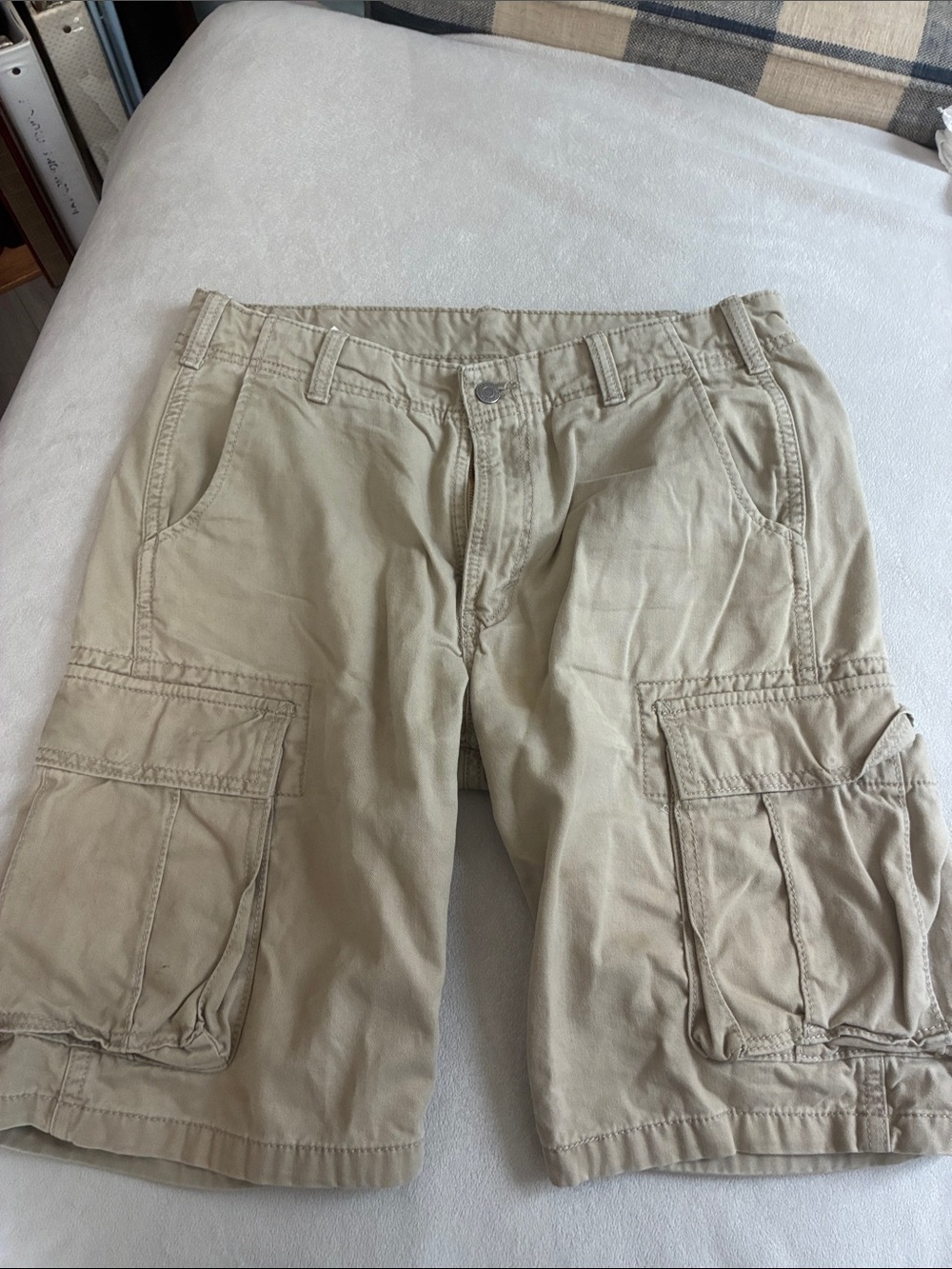Levi's Beige Cargo Shorts - Khaki Tone